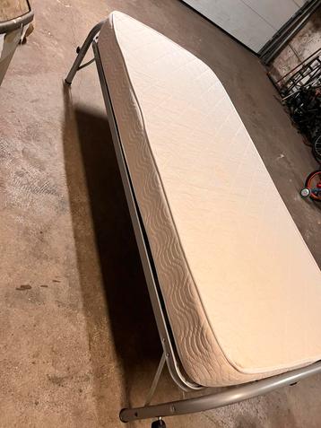 Lit a roulettes pliable avec matelas, Enlèvement, Comme neuf, Matelas