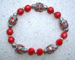 Armband van rood natuursteen met strassbedels, Verzenden, Nieuw, Elastiek, Met strass