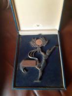 Blauw doosje met met biljartfiguur, Ophalen of Verzenden