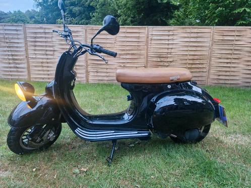 Razzo scooter 125cc, Fietsen en Brommers, Brommers | Overige merken, Zo goed als nieuw, Ophalen