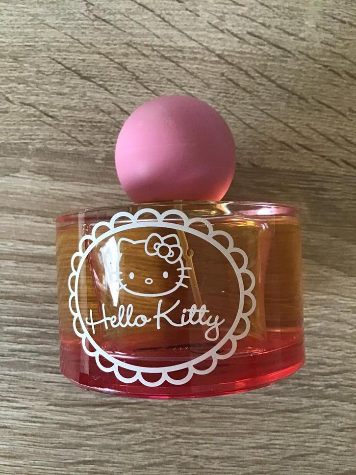 Hello Kitty parfum 60 ml, Handtassen en Accessoires, Uiterlijk | Parfum, Zo goed als nieuw, Ophalen of Verzenden