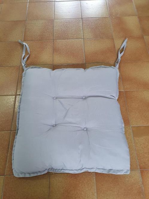 Handige grijze tuinkussens 4stuks (50*50*7), Tuin en Terras, Tuinmeubel-accessoires, Zo goed als nieuw, Ophalen of Verzenden