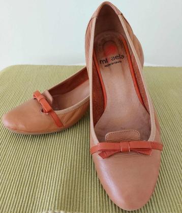 beige met oranje lederen pumps mt 38 in goede staat beschikbaar voor biedingen