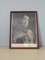 Vintage Schoolfoto Koning Albert – 65x42 cm – In Houten Lijs, Verzamelen, Koningshuis en Royalty, Ophalen, Gebruikt, Kaart, Foto of Prent