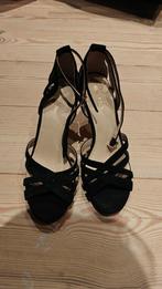 Anna Field hakken, Ophalen, Gedragen