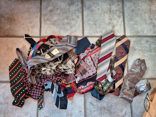 Gros lot cravate homme +- 100 pièces  6 kilos !  Cravate vin, Kleding | Heren, Stropdassen, Nieuw, Met patroon, Ophalen of Verzenden