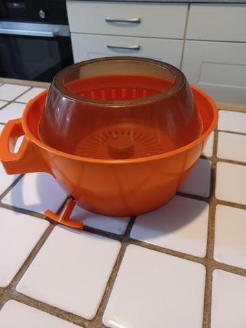 Saladecentrifuge uit 1970 gemaakt in Frankrijk beschikbaar voor biedingen