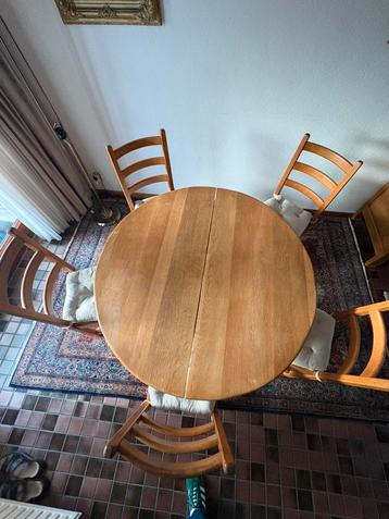 Vintage eikenhouten eettafel uit de jaren ’60 met 6 stoelen beschikbaar voor biedingen