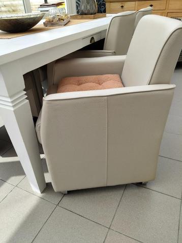 6 beige stoelen - verrijdbaar  beschikbaar voor biedingen