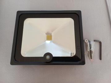 LED Schijnwerper met sensor 50W beschikbaar voor biedingen
