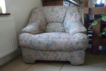 Fauteuil club tissu comme neuf