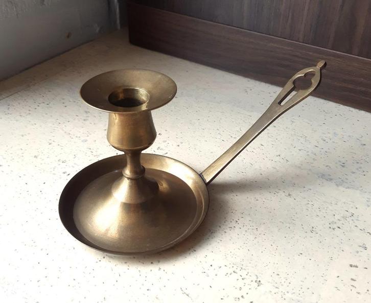 Oude koperen kandelaar met handvat, Antiek en Kunst, Antiek | Kandelaars, Koper of Brons, Ophalen of Verzenden