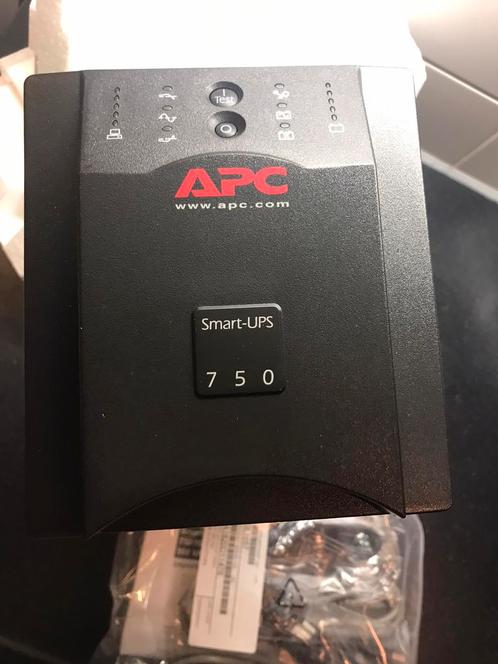 Nieuwe APC Smart-UPS SMT750I (APC Smart T 750 230V), Computers en Software, Noodvoedingen (UPS), Nieuw, Ophalen of Verzenden