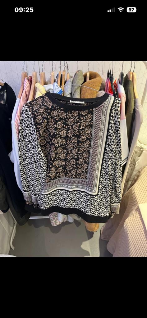 Essential blouse voor dames in maat 42, Ophalen of Verzenden, Zo goed als nieuw, Maat 42/44 (L), Zwart