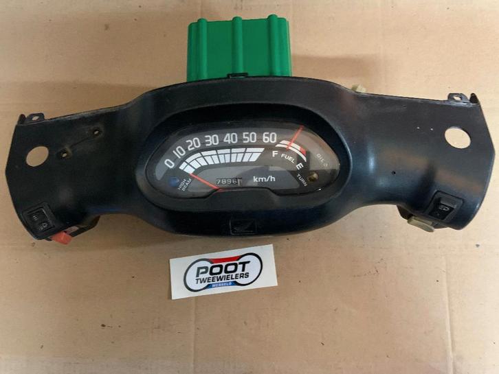 Coque Honda Vision et horloge Teller, Vélos & Vélomoteurs, Pièces de cyclomoteur | Scooters, Utilisé, Honda, Capot, Enlèvement