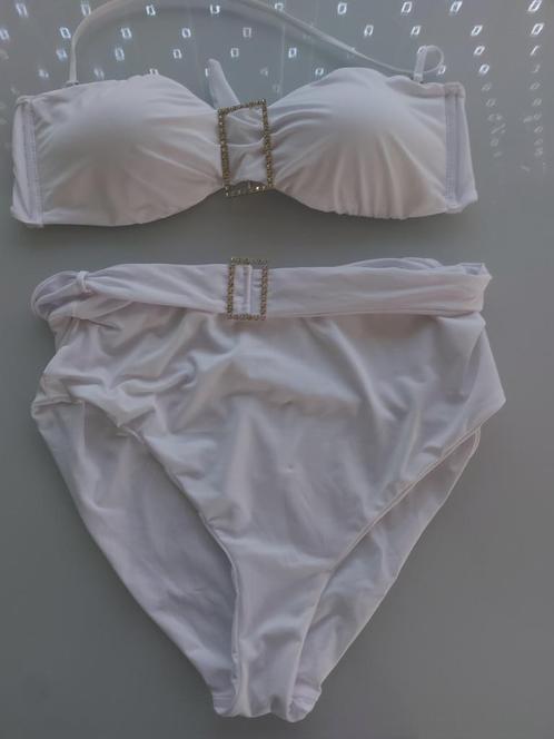 Bikini set wit met gesp maat xl NIEUW !, Kleding | Dames, Badmode en Zwemkleding, Nieuw, Bikini, Wit, Ophalen of Verzenden