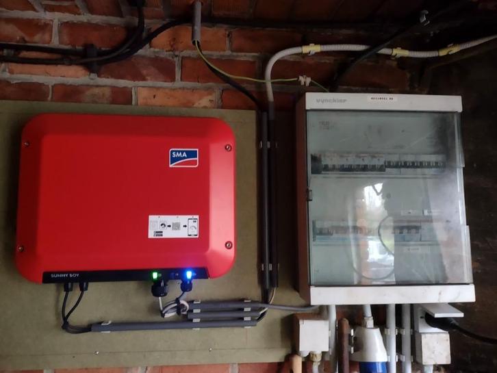 omvormer SMA Sunny Boy + profielen  zonnepanelen  dec 2020, Doe-het-zelf en Bouw, Zonnepanelen en Toebehoren, Zo goed als nieuw