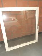 houten raam + kader, dubbel glas. Kader b=105.5cm  h=113.5cm, Doe-het-zelf en Bouw, Glas en Ramen, Ophalen, Zo goed als nieuw