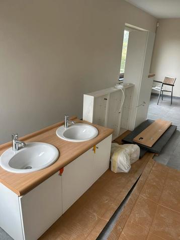 Gloednieuw badkamer meubel beschikbaar voor biedingen