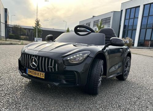Mercedes GT-R AMG zwart 12V RC / Leder / Rubberban, MP3 AUX, Kinderen en Baby's, Speelgoed | Buiten | Voertuigen en Loopfietsen