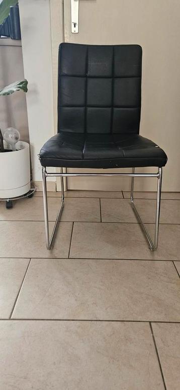 Eetkamerstoelen  beschikbaar voor biedingen