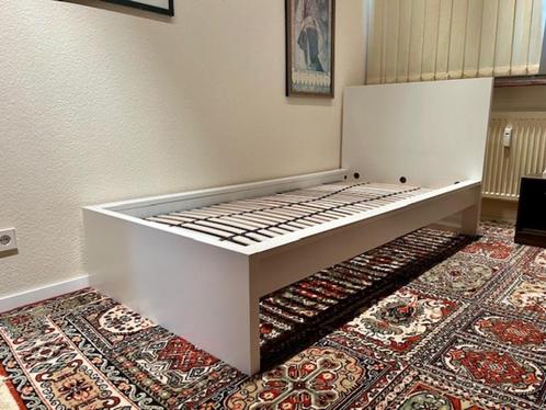 Ikea Malm eenpersoonsbed + matras, Huis en Inrichting, Slaapkamer | Bedden, Zo goed als nieuw, Eenpersoons, 90 cm, 210 cm, Hout