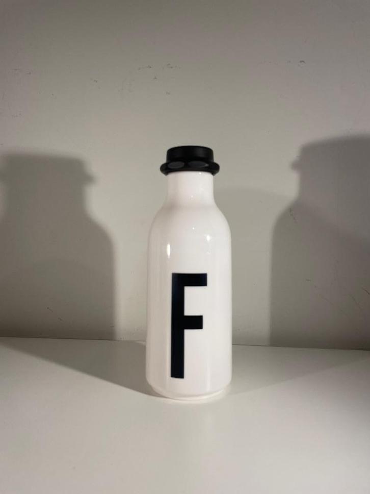 Gourde avec lettre F - Design Letters - Arne Jacobsen, Huis en Inrichting, Keuken | Servies, Nieuw, Kom(men), Overige stijlen