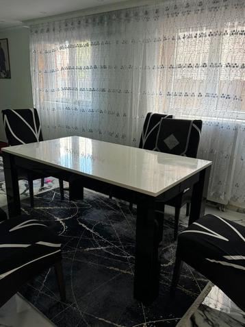 Eettafel 6 personen beschikbaar voor biedingen