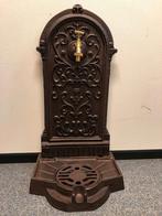 Tuin fontein, wandfontein, gietijzer bruin rust., Tuin en Terras, Ophalen of Verzenden, Gietijzer, Fontein