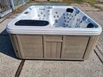Unieke mooie  spa💦 spotgoedkoop ‼️ goeie massage jets, Tuin en Terras, Bubbelbaden en Hottubs, Ophalen of Verzenden, Zo goed als nieuw