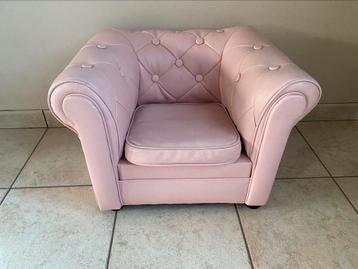 Te koop roze chesterfield  beschikbaar voor biedingen