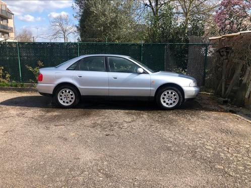 Super nette audi a4 b5, Auto's, Audi, Particulier, A4, Benzine, Handgeschakeld, Zilver of Grijs, Leder, Voorwielaandrijving, Dealer onderhouden