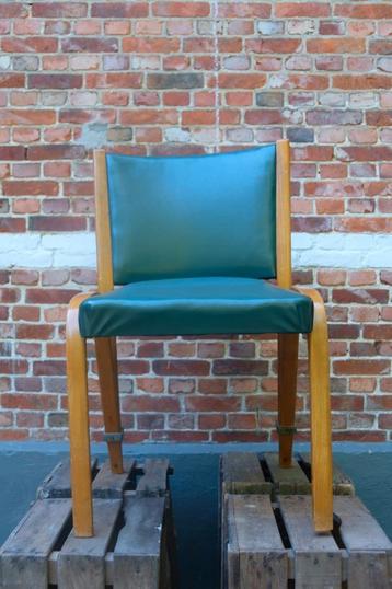 Design stoelen 'Villeneuve St. Georges' bow wood beschikbaar voor biedingen