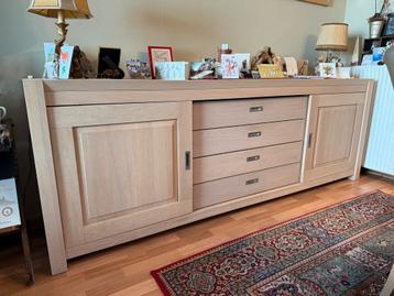 Geloogde eiken dressoir beschikbaar voor biedingen