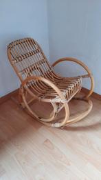 Vintage rotan kinder schommelstoel, Antiek en Kunst, Curiosa en Brocante, Ophalen of Verzenden