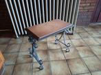 houten bijzettafeltje op smeedijzeren onderstel, Tuin en Terras, Tuintafels, Ophalen, Gebruikt