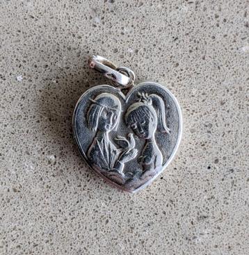 Médaillon, pendentif de 'Les Amoureux de Peynet', Enlèvement ou Envoi, Argent