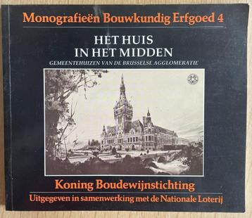 Het huis in het midden beschikbaar voor biedingen