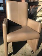 Bruine eetkamerstoelen met wieltjes, gebruikt maar bruikbaar, Huis en Inrichting, Stoelen, Ophalen, Gebruikt, Hout, Vier