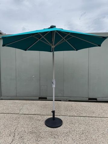 parasol 220cm rond met licht en voet Nieuw beschikbaar voor biedingen