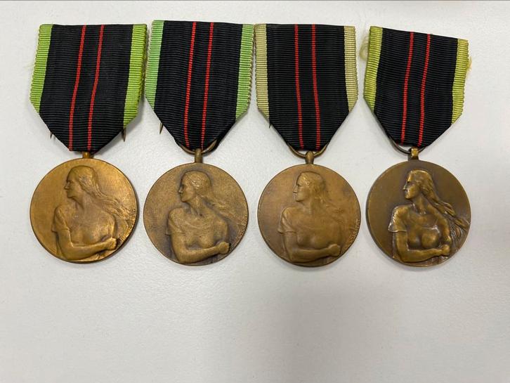Medaille Type 1, 2, 3, 4, Verzamelen, Militaria | Tweede Wereldoorlog, Ophalen of Verzenden