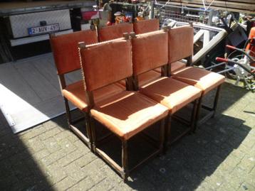 6 OUDE STOELEN