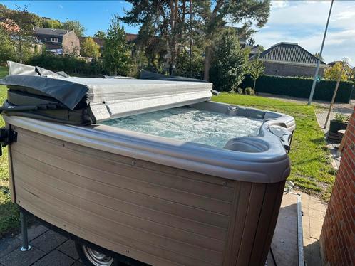 Jacuzzi Coleman 6 personen, Tuin en Terras, Bubbelbaden en Hottubs, Gebruikt, Vast, Filter, Pomp, Trap, Inbouw, Ophalen