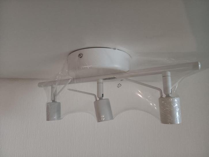 Spot voor 3 GU10 lampen  (nieuw !!!), Huis en Inrichting, Lampen | Spots, Nieuw, Plafondspot of Wandspot, Metaal of Aluminium
