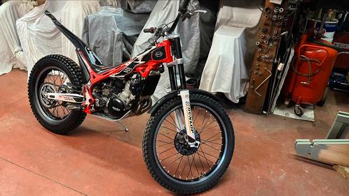 Trial motor Beta 300 SS300 nieuwstaat + extra beschermkappen, Fietsen en Brommers, Brommers | Crossbrommers, Zo goed als nieuw
