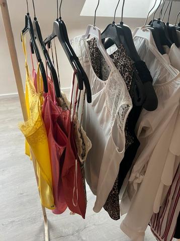 Dames kleding pakket beschikbaar voor biedingen