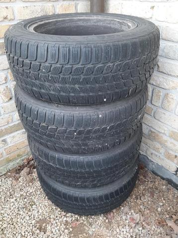 set van 4 banden beschikbaar voor biedingen