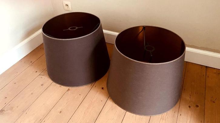 Set van twee lampenkappen - koperkleurige binnenkant, Huis en Inrichting, Lampen | Lampenkappen, Gebruikt, 25 tot 50 cm, Rond