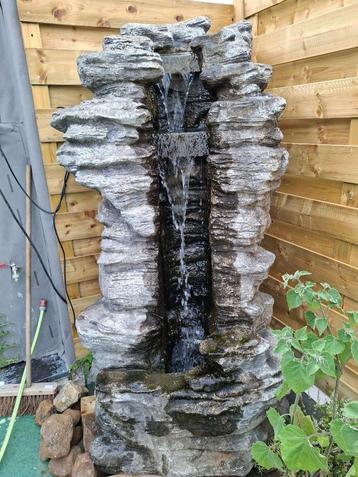 Fontaine Extérieur 180cm **"550 euros Non négociable."** beschikbaar voor biedingen