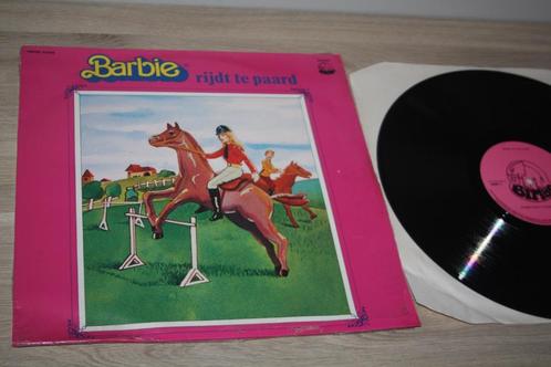 Barbie rijdt te paard , langspeelplaat , zeer mooie staat, Cd's en Dvd's, Vinyl | Kinderen en Jeugd, Gebruikt, Verhaal of Sprookje